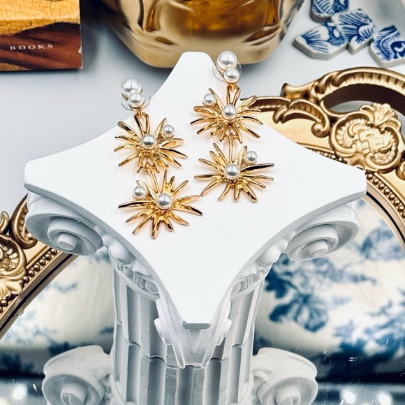 🆕 OSCAR DE LA RENTA 🧿 NWOT Starburst Faux Pearl Drop Earrings - Picture 4 of 11